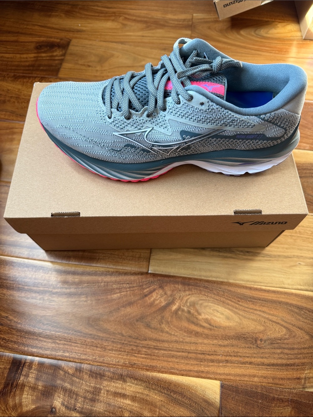New in box, Mizuno wave rider 27 women size 9